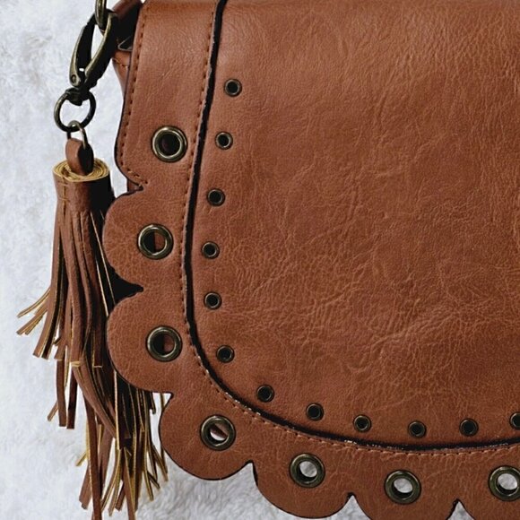 Madden Girls Camel Brown Faux Leather Scalloped Saddle Bag Crossbody Tassel - Picture 15 of 16